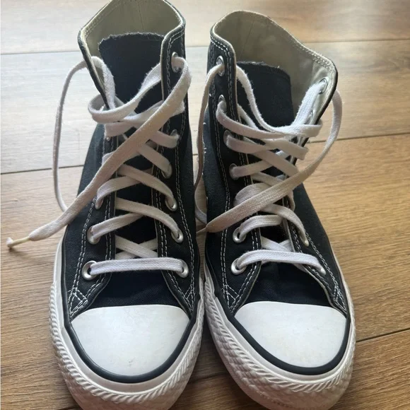 Converse women Black & White Chuck Taylor High Top Sneakers Size 7. - Picture 2 of 8